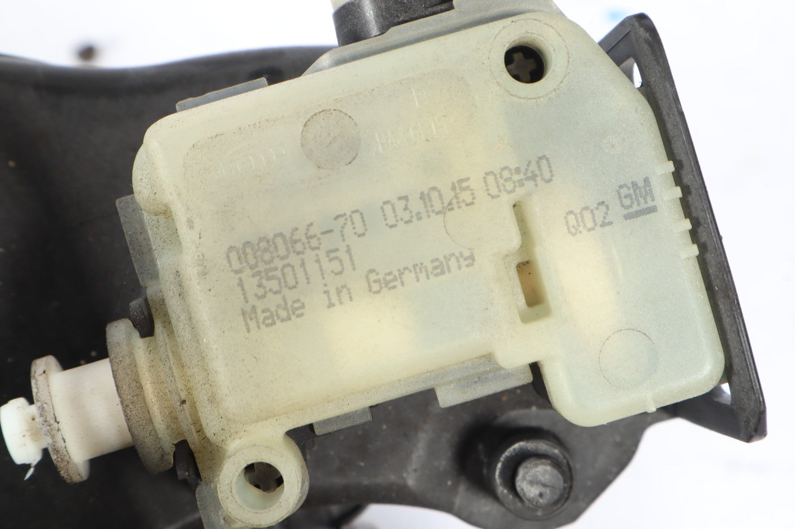 2016-2019 BUICK CASCADA FUEL TANK FILLER DOOR HOUSING 13410445OEM 13501151