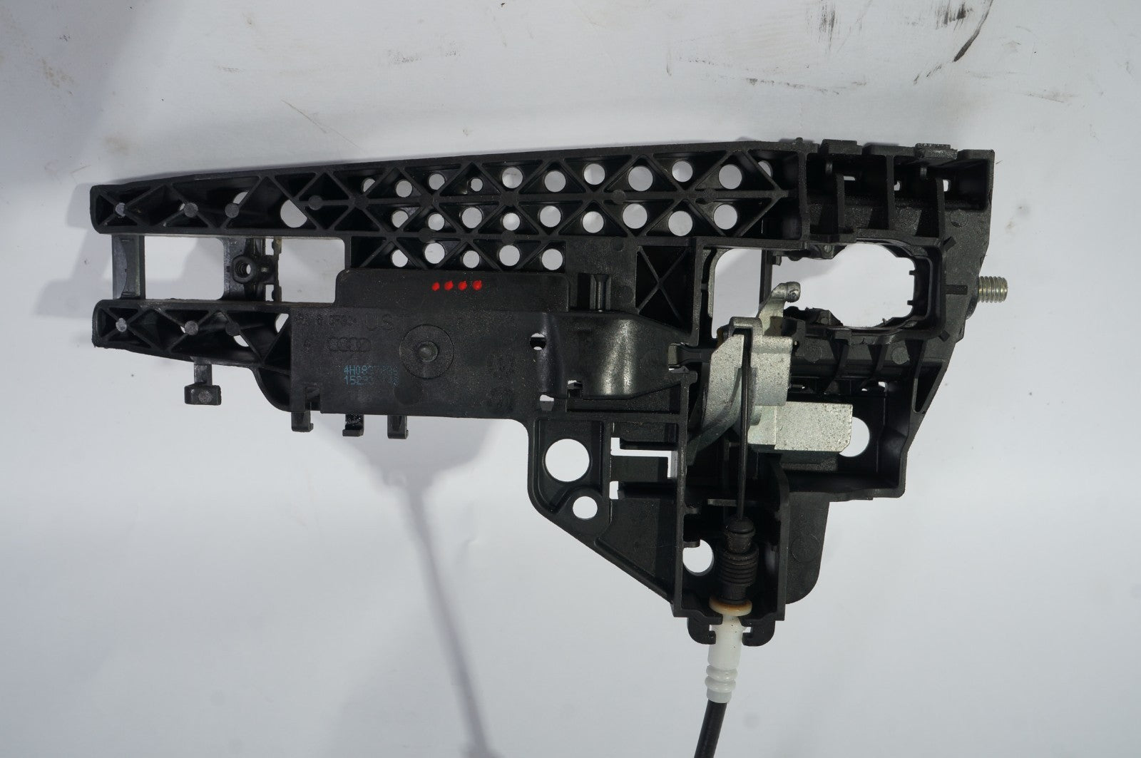 2012 - 2018 Audi A6 A7 Rear Right Exterior Door Handle Bracket 4H0837886 OEM