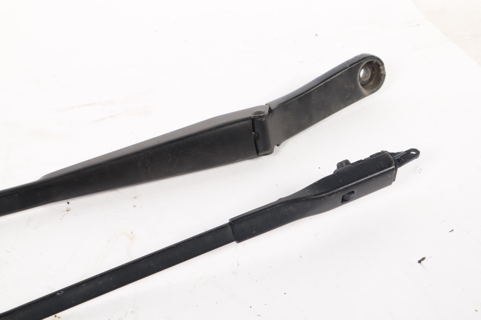 2012-2018 Audi A7 Quattro Front Left & Right Windshield Wiper Arm Set OEM