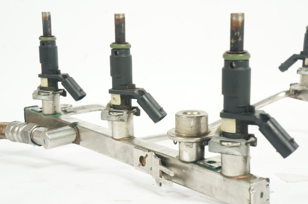 05-12 Mercedes W203 C230 SLK280 SLK300 Fuel Injector Rail w/ Fuel Injectors OEM