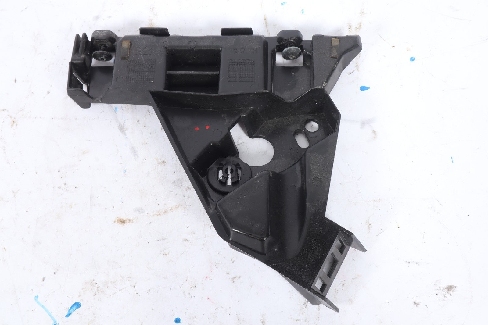 2016-2019 BUICK CASCADA FRONT BUMPER BRACKET RIGHT OEM 13350885