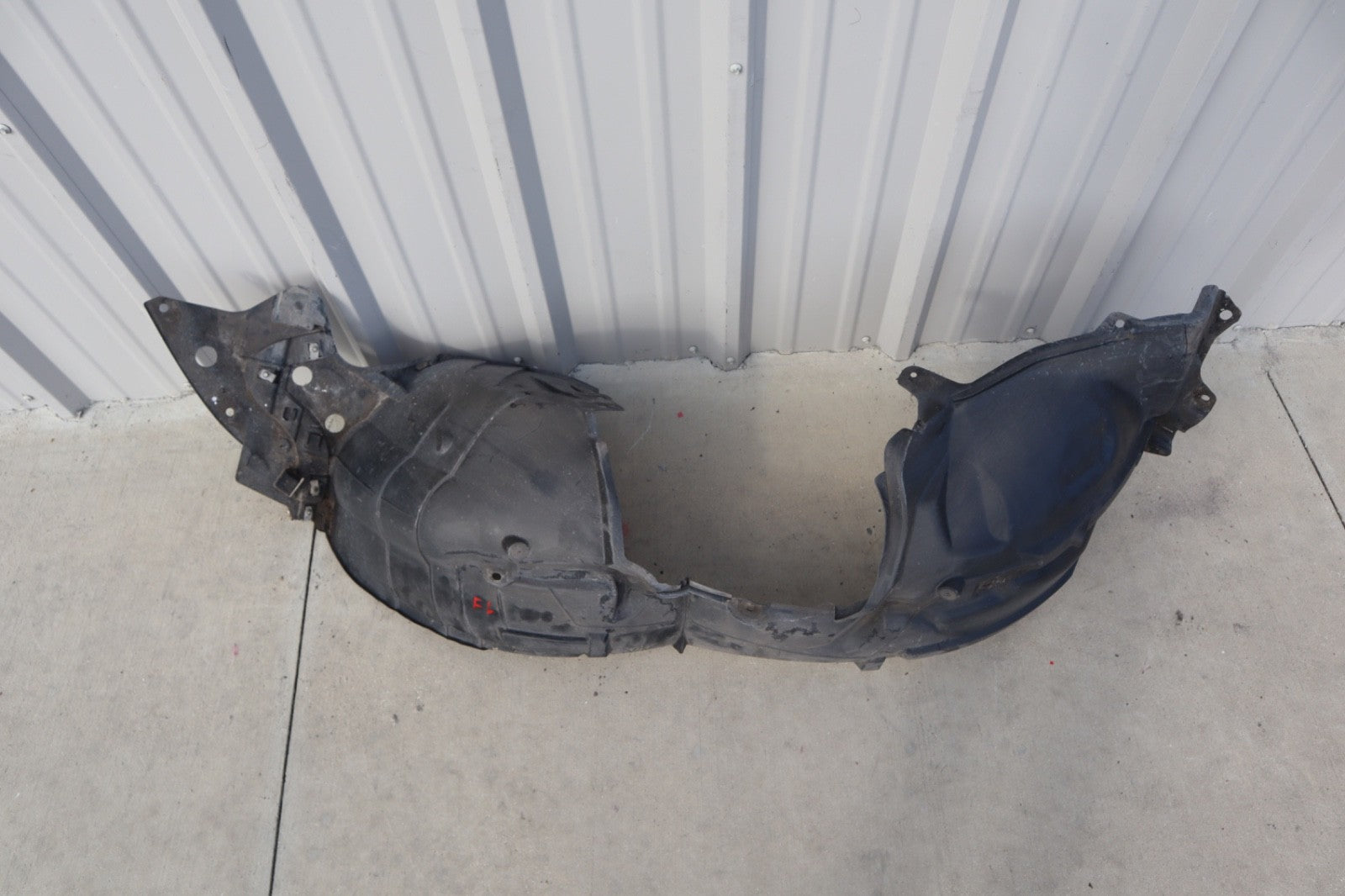 2013-2017 NISSAN LEAF DRRIVER LEFT FRONTFENDER LINER SPLASH LEAF 638433NF0A OEM