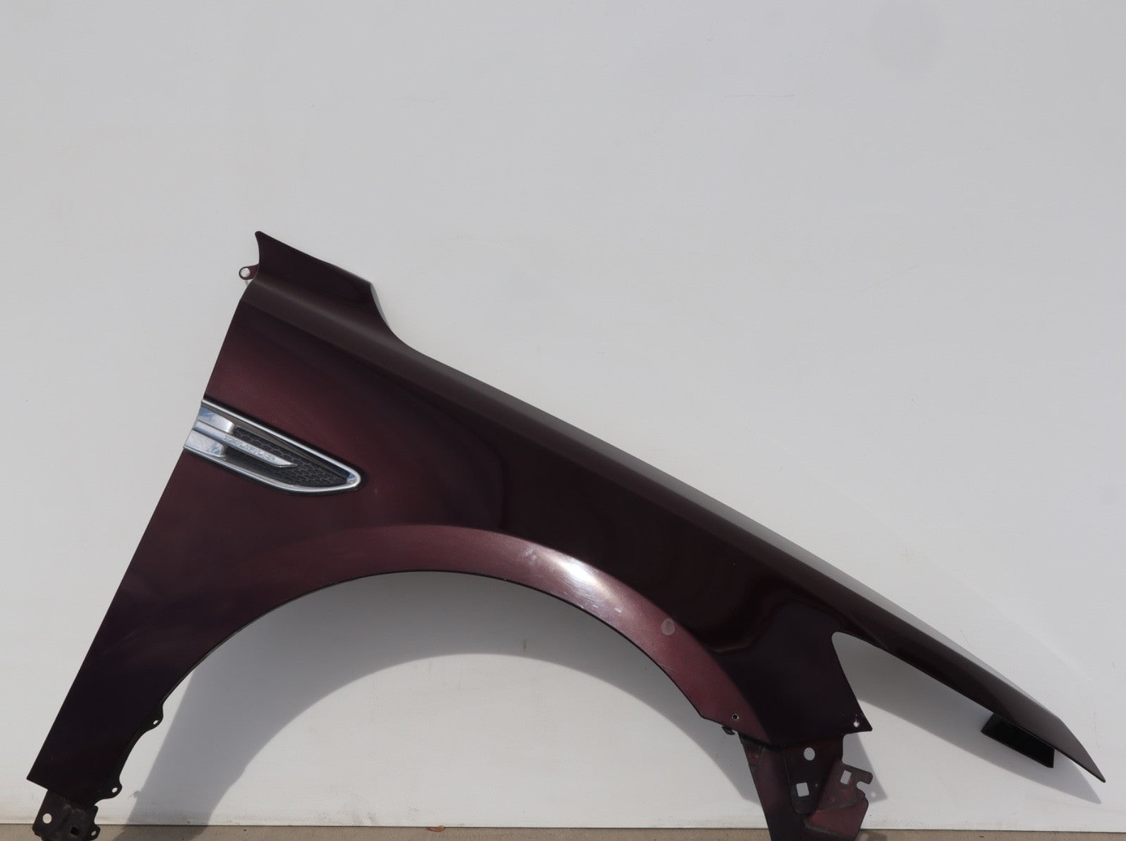 2010-2018 FORD TAURUS FRONT RIGHT SIDE FENDER OEM ONLY PICK UP!!!
