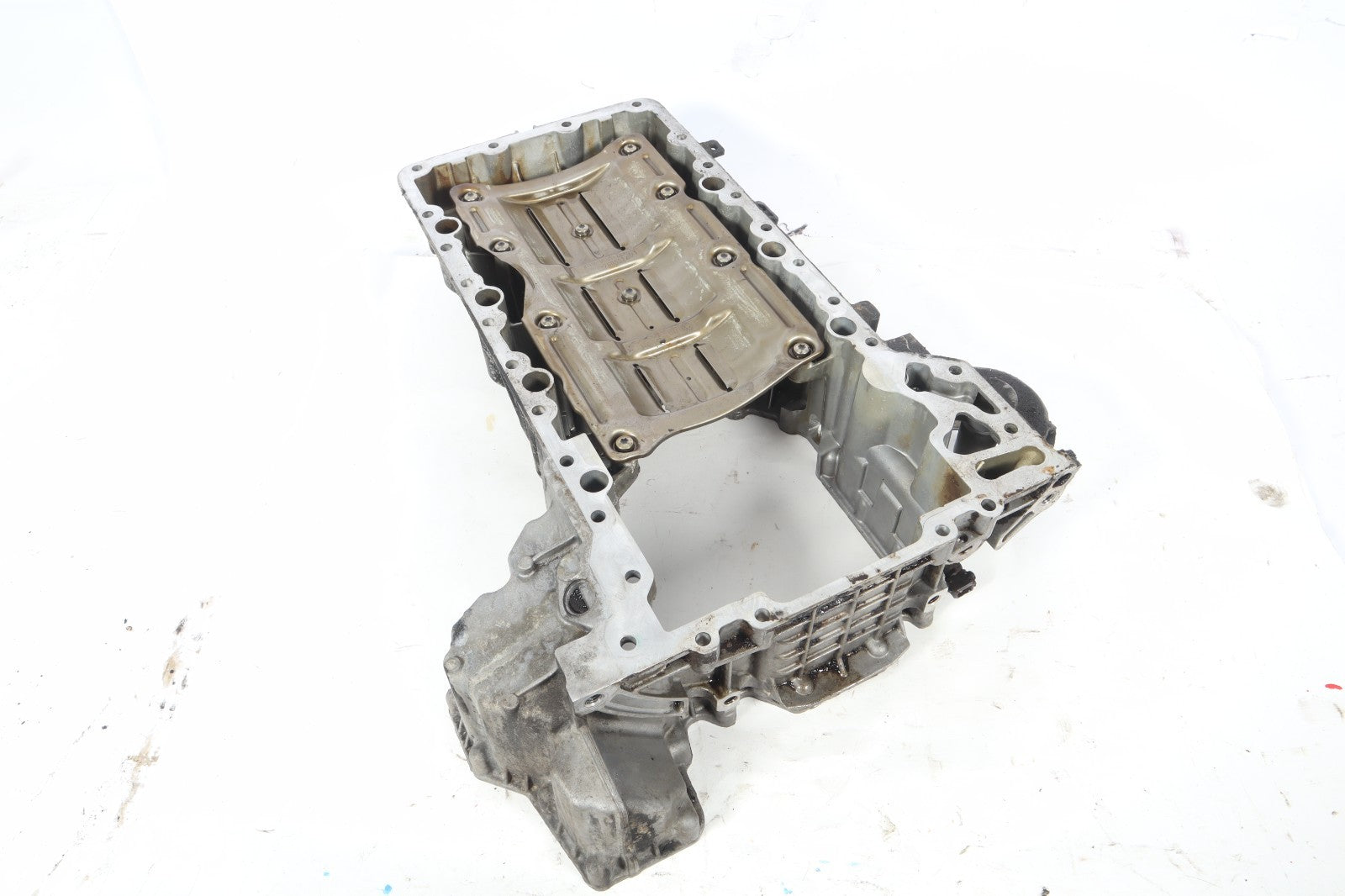 2009-2019 BMW 550i 650i 750i X5 X6 UPPER OIL PAN OEM 51750610