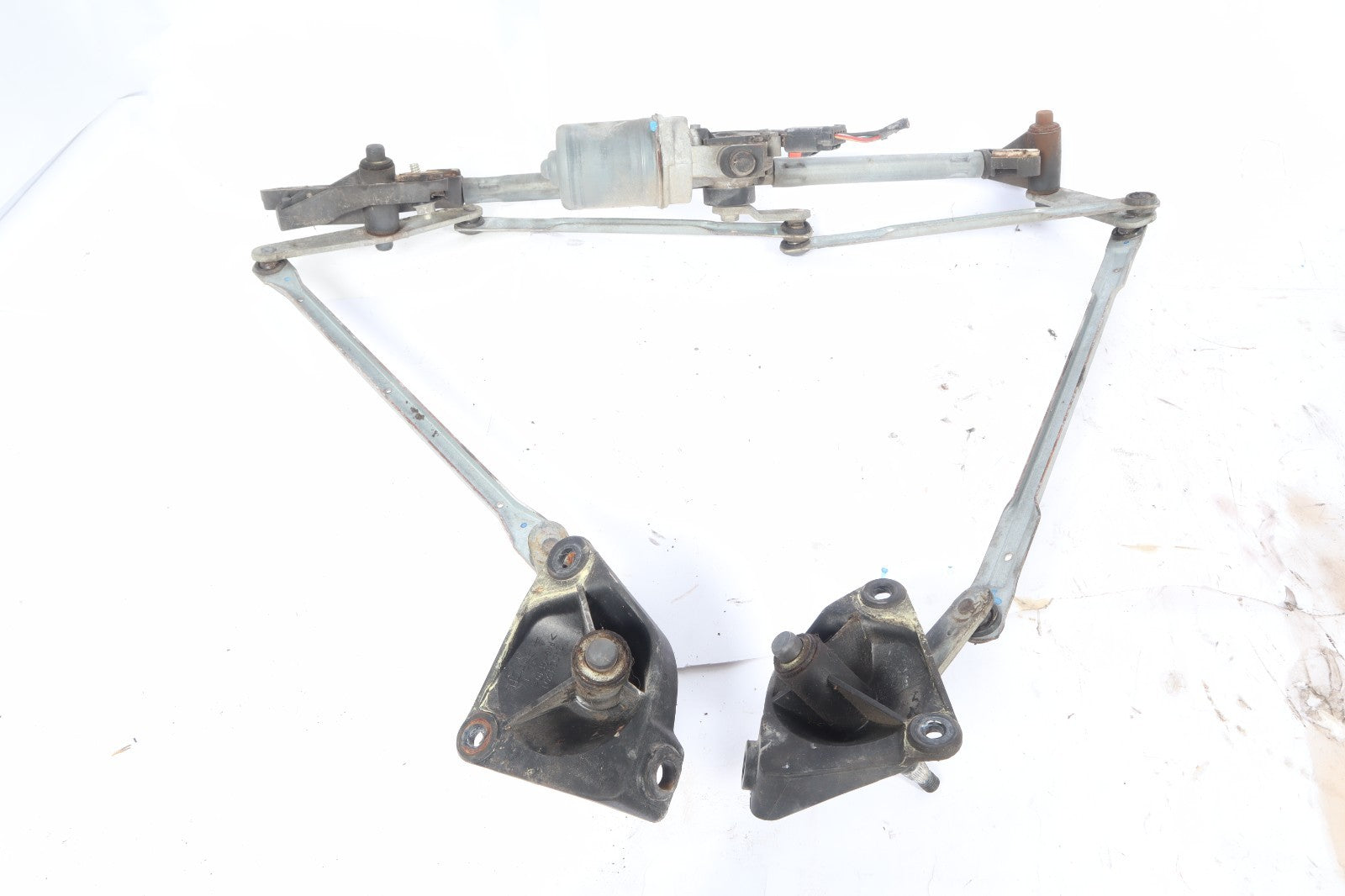 2006 CHRYSLER VOYAGER FRONT WIPER MOTOR W LINKAGE OEM