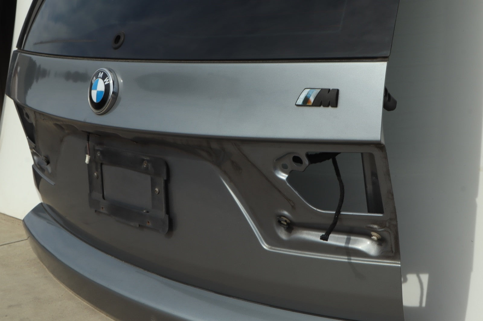 2007-2010 BMW E83 X3 REAR TRUNK LID LIFTGATE TAILGATE W/ GLASS OEM