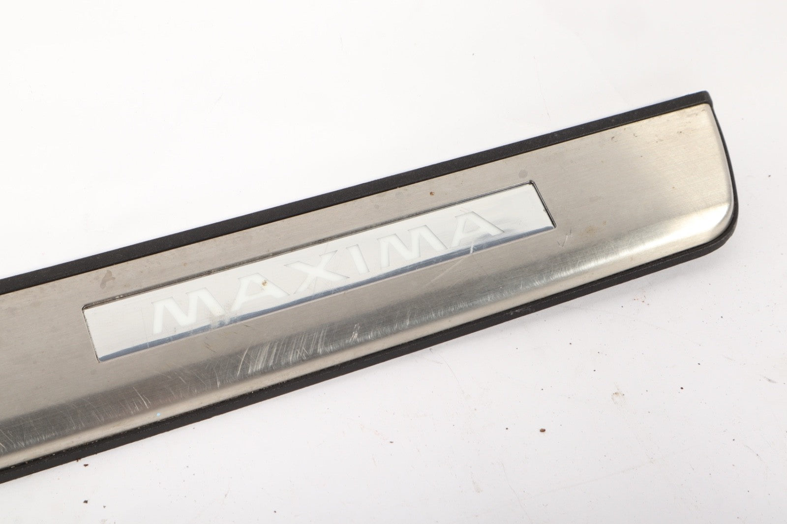 2016-2022 NISSAN MAXIMA FRONT LEFT ILLUMINATED KICK PLATE TRIM PIECE OEM