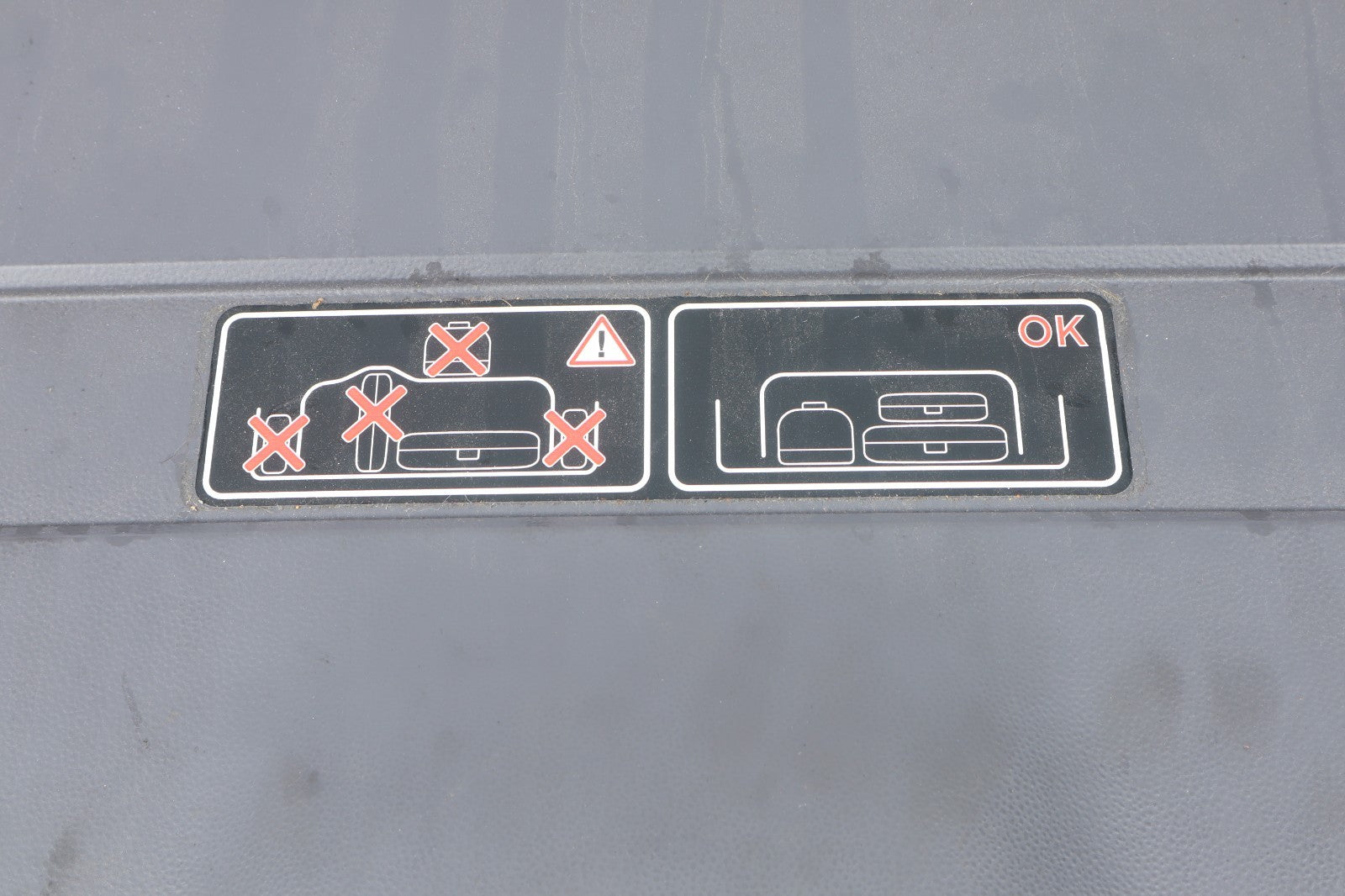 2006-2013 VOLVO C70 CONVERTIBLE REAR TRUNK SHELF BOOT LUGGAGE COVER ASSY OEM