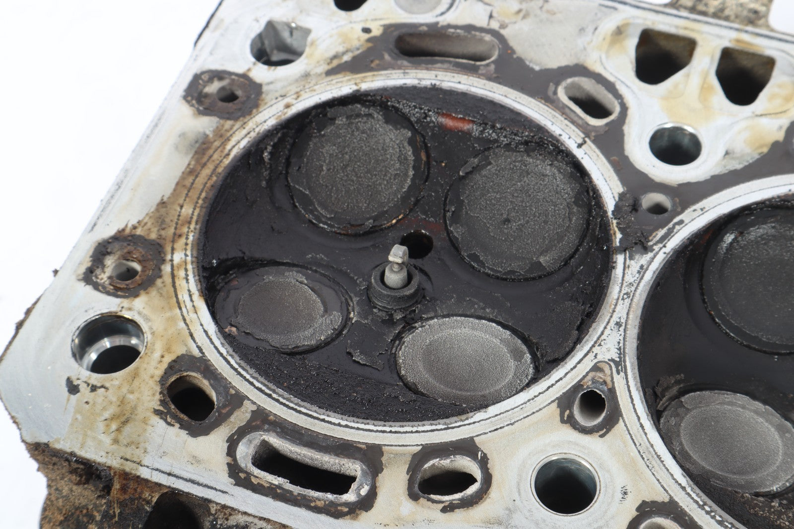 08-17 BMW F12 650i 750i 550i X6 N63 4.4L V8 ENGINE CYLINDER HEAD RIGHT SIDE OEM