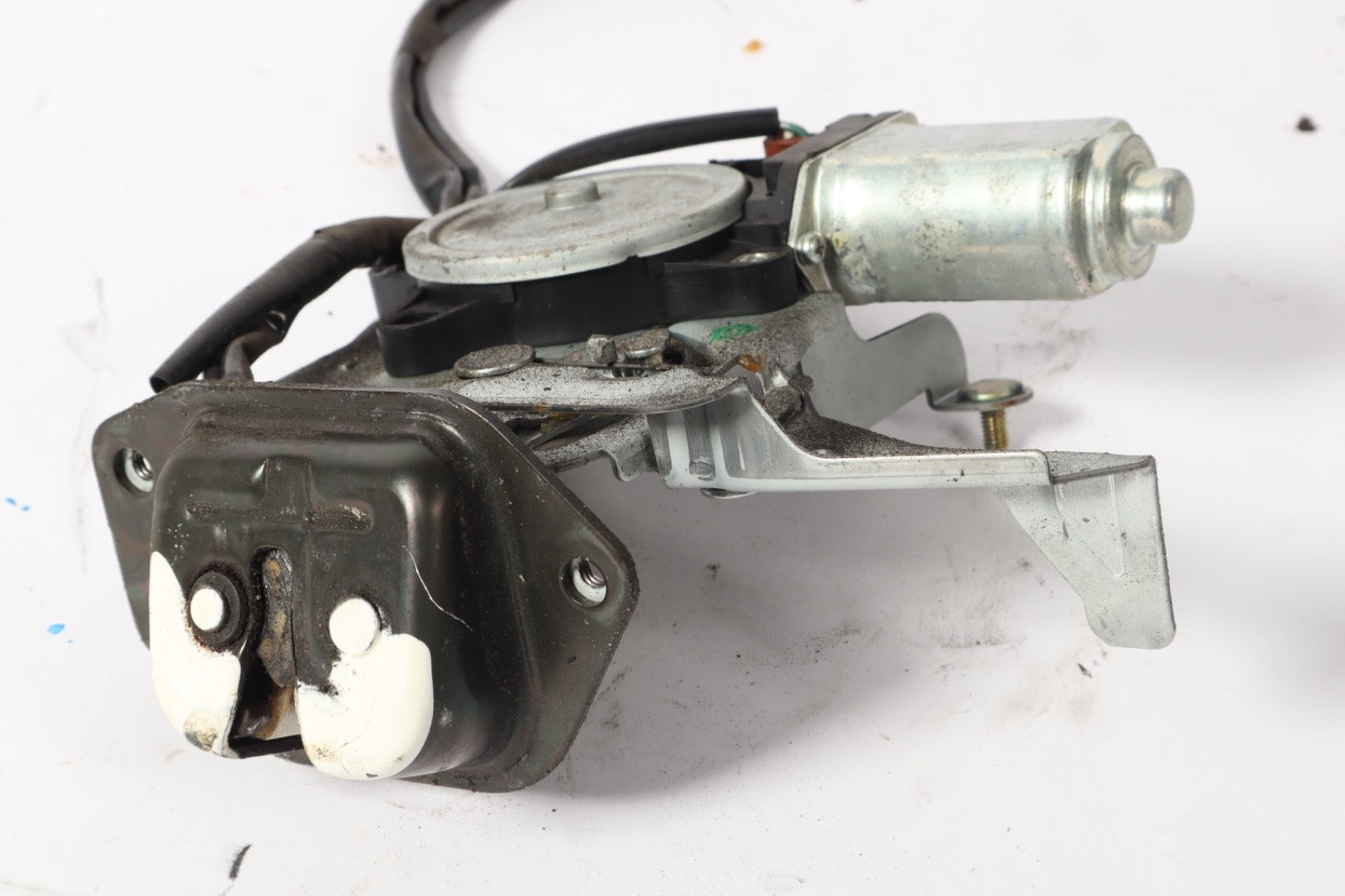 2004-2015 NISSAN ARMADA QX56 POWER LIFTGATE LATCH ACTUATOR MOTOR ASSEMBLY OEM