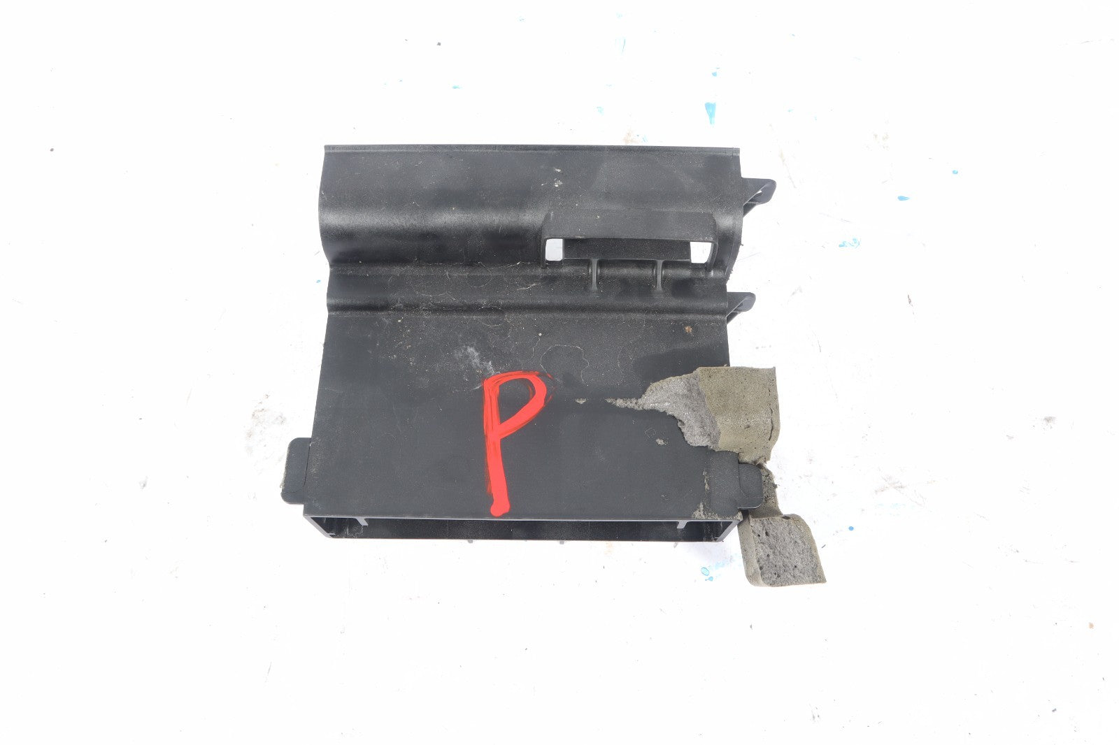 2016-2019 BUICK CASCADA BODY CONTROL MODULE BRACKET 13265750 OEM