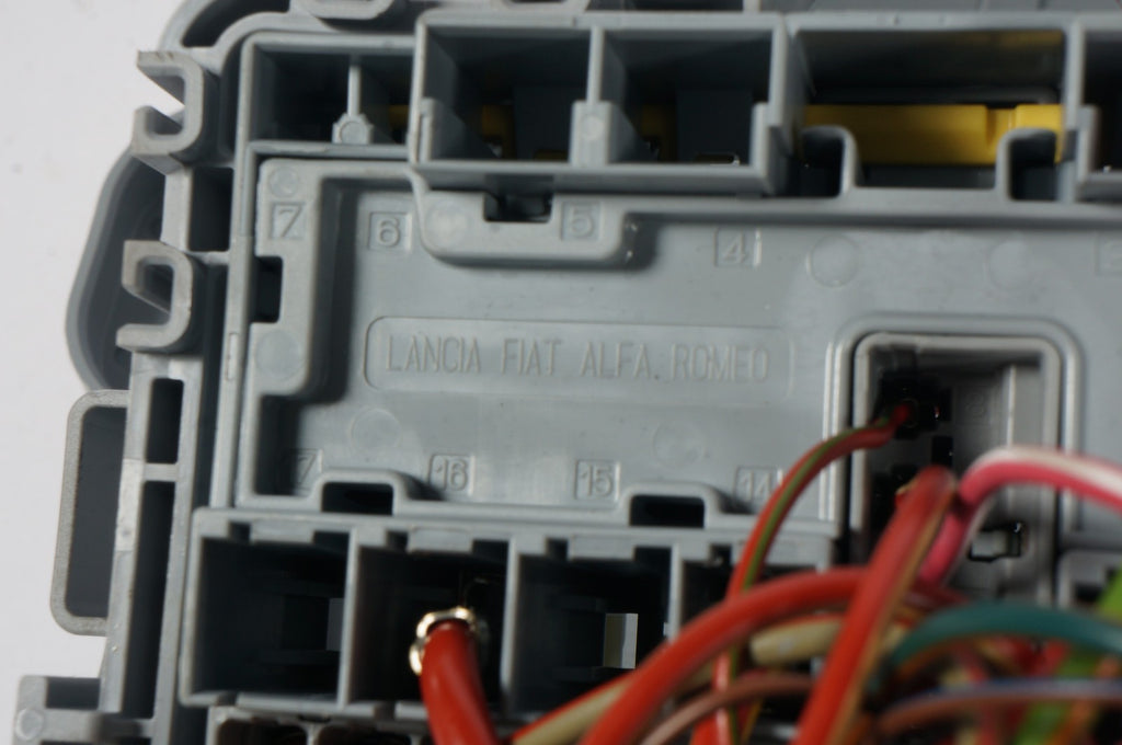 2018 - 2021 ALFA ROMEO STELVIO 2.0L ENGINE FUSE RELAY JUNCTION BOX BLOCK OEM