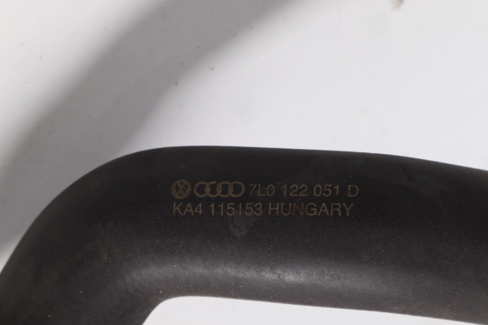 2007-2010 Audi Q7  Engine Coolant Radiator Hose Pipe Set w/Sensor OEM