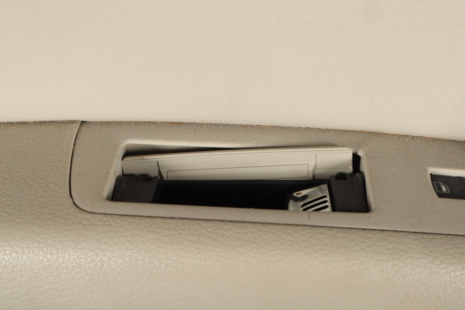 2007-2015 AUDI Q7 REAR LEFT DRIVER SIDE DOOR PANEL ASSEMBLY GENUINE OEM