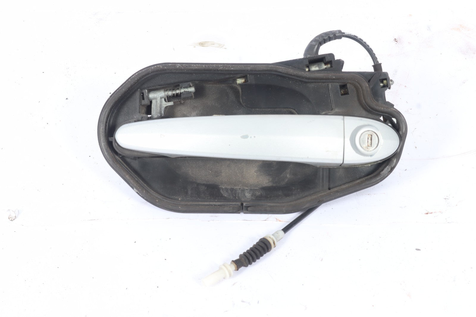 2004-2010 BMW X3 SERIES E83 REAR LEFT SIDE DOOR HANDLE WHITE 7034451