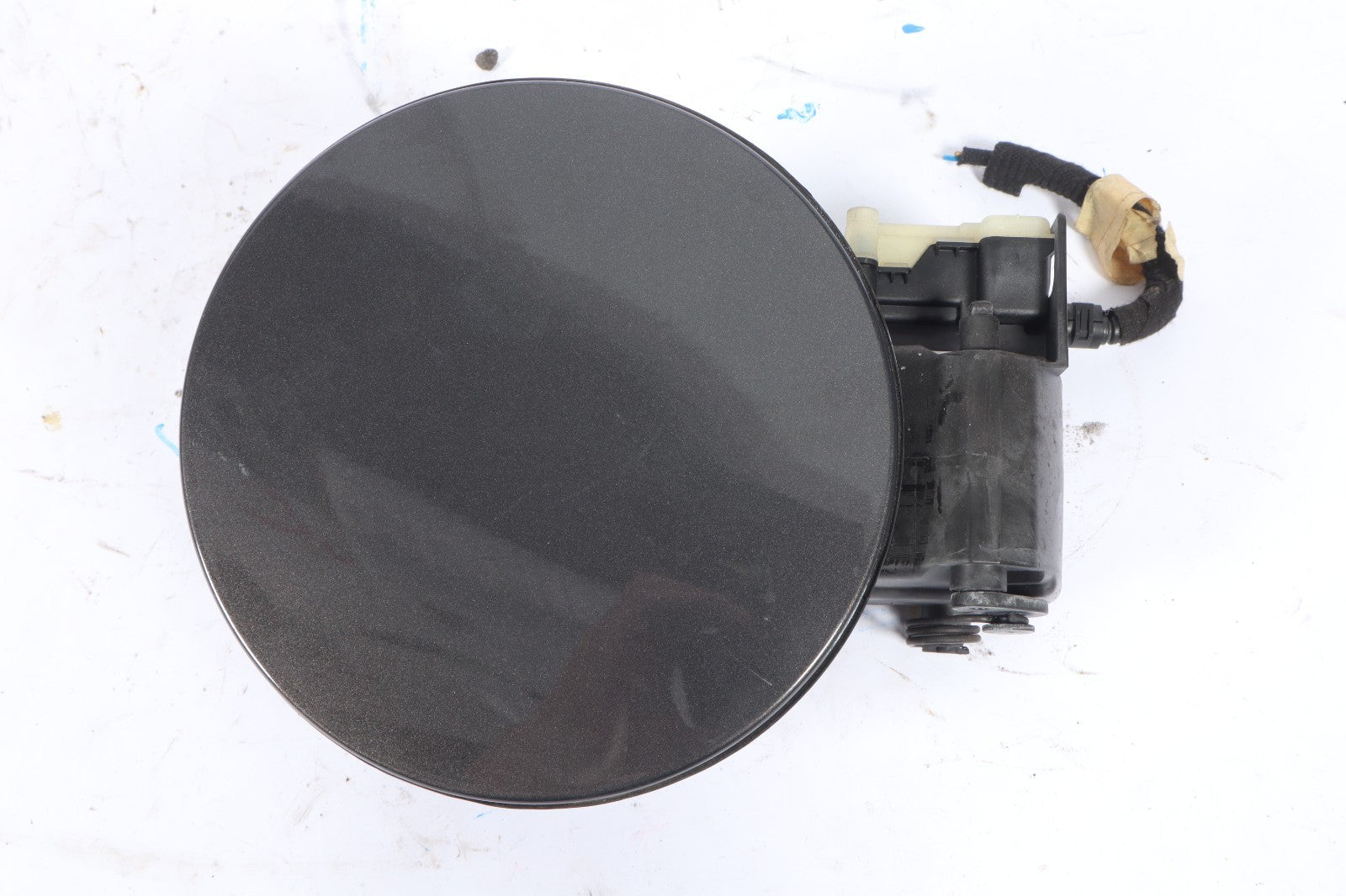 2016-2019 BUICK CASCADA FUEL TANK FILLER DOOR HOUSING 13410445OEM 13501151