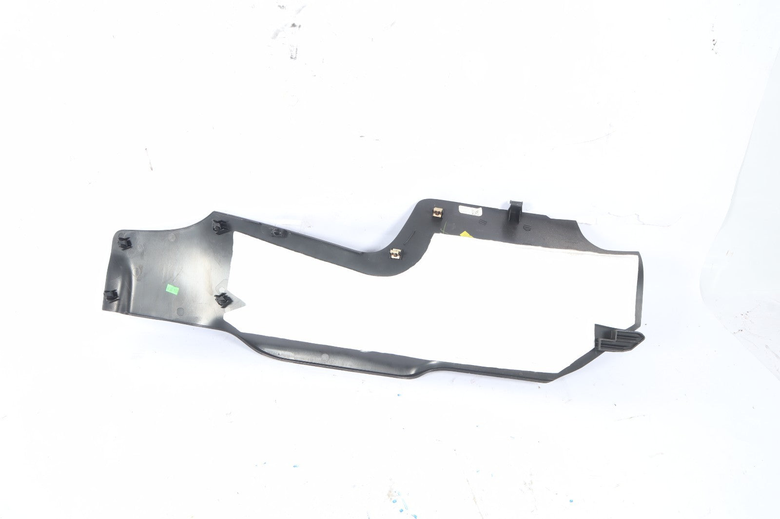 2016-2019 BUICK CASCADA LEFT SIDE FRONT FLOOR CONSOLE EXTENSION PANEL 13493530