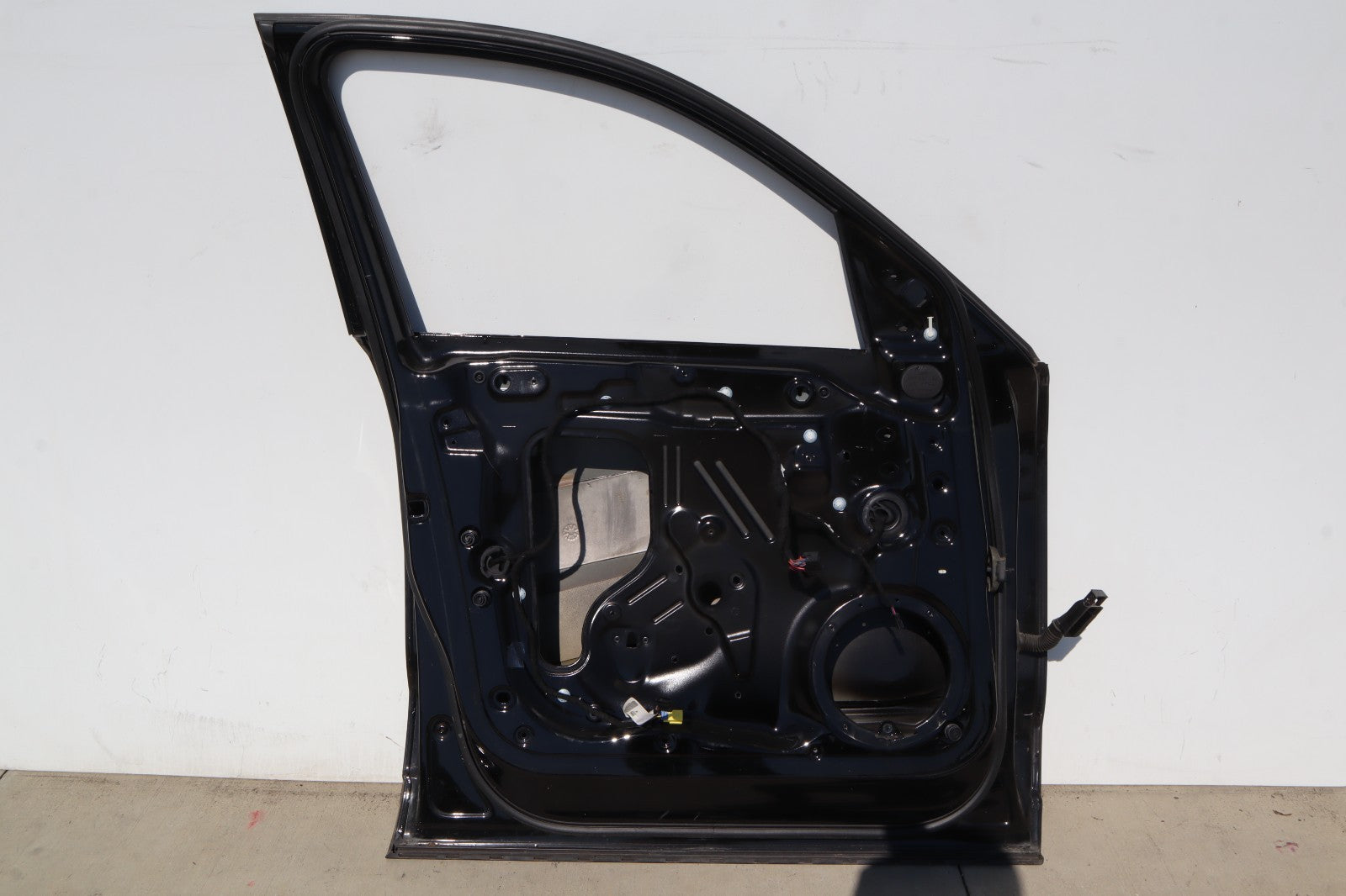 2009 - 2017 AUDI Q5 FRONT LEFT DRIVER SIDE DOOR SHELL PANEL OEM ONLY PICK UP!!!