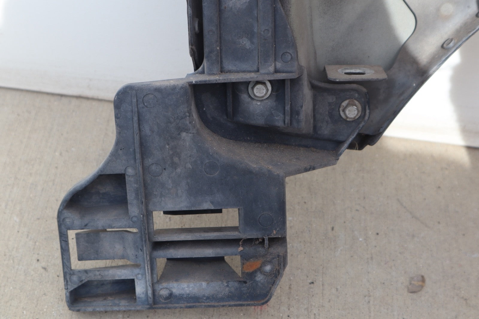 2006-2012 LAND ROVER RANGE ROVER RIGHT FENDER  OEM
