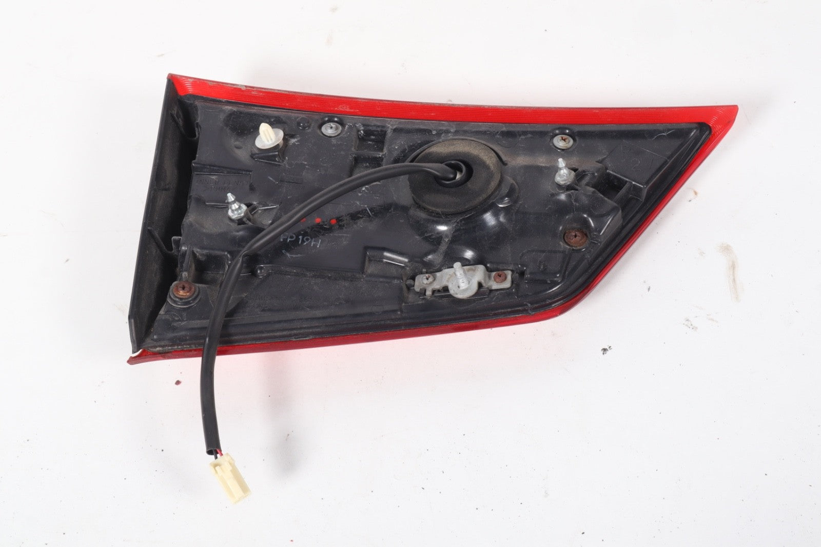 2016-2022 MITSUBISHI OUTLANDER TAIL LIGHT ASSEMBLY RIGHT OEM