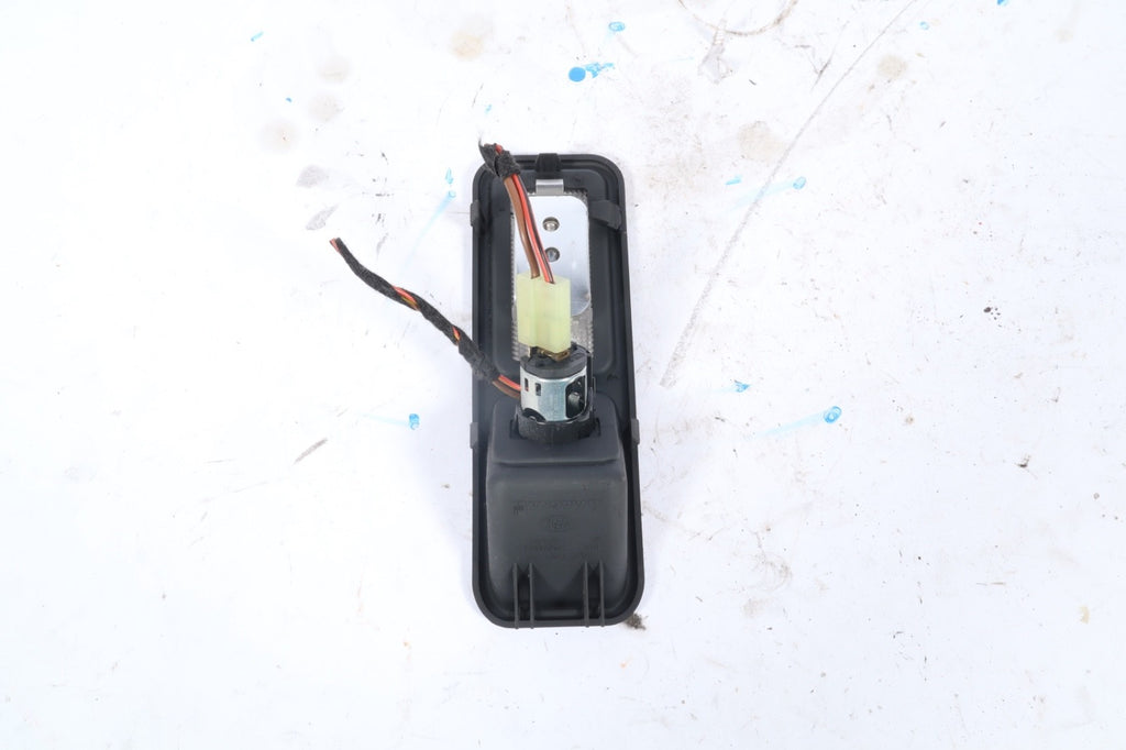 2003-2009 Range Rover HSE Rear Right Trunk Light Lamp Socket OEM 7027276