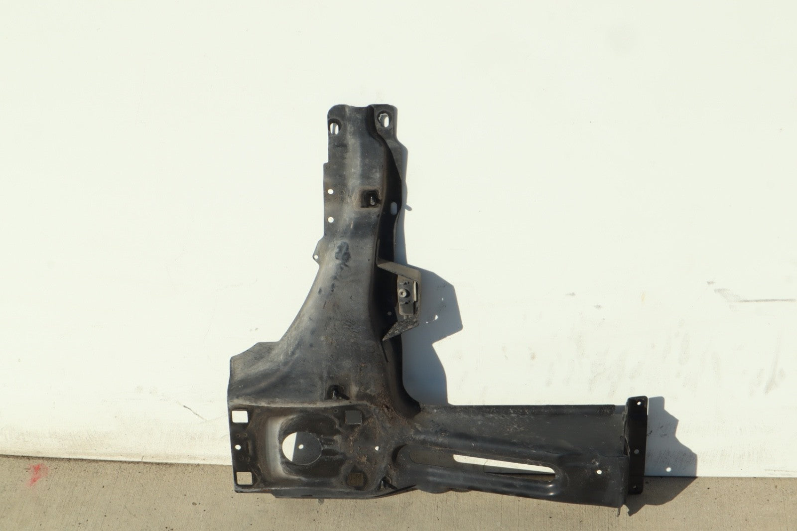 2007-2012 LAND ROVER RANGE ROVER RADIATOR RIGHT SIDE SUPPORT CORE BRACKET OEM