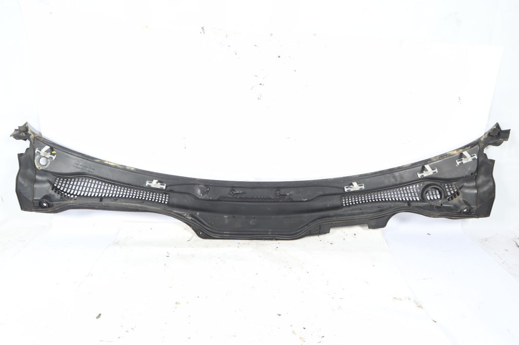 2006 - 2013 VOLVO C70 FRONT WINDSHIELD COWL COVER GRILLE PANEL TRIM OEM