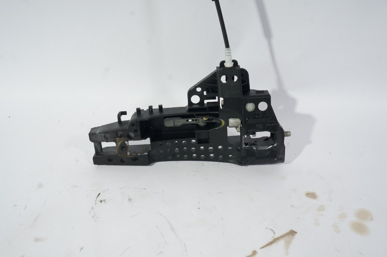 2012 - 2018 Audi A6 A7 Rear Right Exterior Door Handle Bracket 4H0837886 OEM