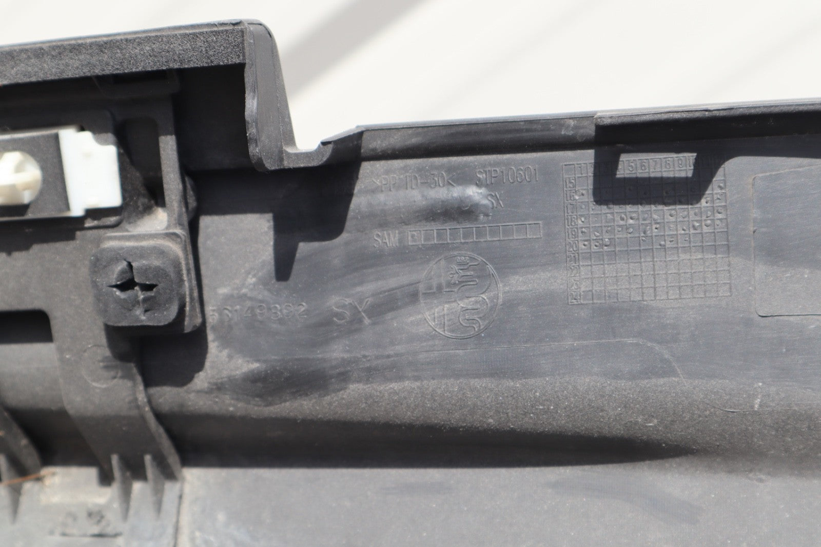 2014 - 2019 Mitsubishi Outlander Left Rocker Molding OEM
