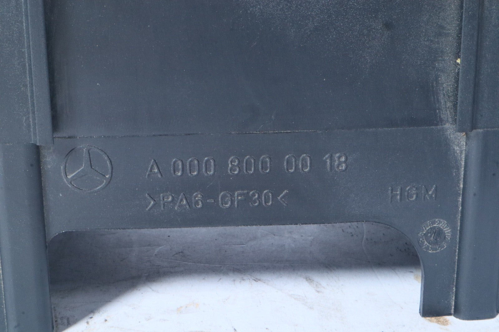 2010-2016 MERCEDES BENZ E CLASS C207 CENTRAL LOCKING VACUUM PUMP COVER OEM