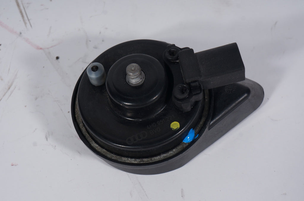 2012-2017 Audi A6 A7 S6 S7 Front Right Low Pitch Tone Horn Signal 4H0951221 OEM
