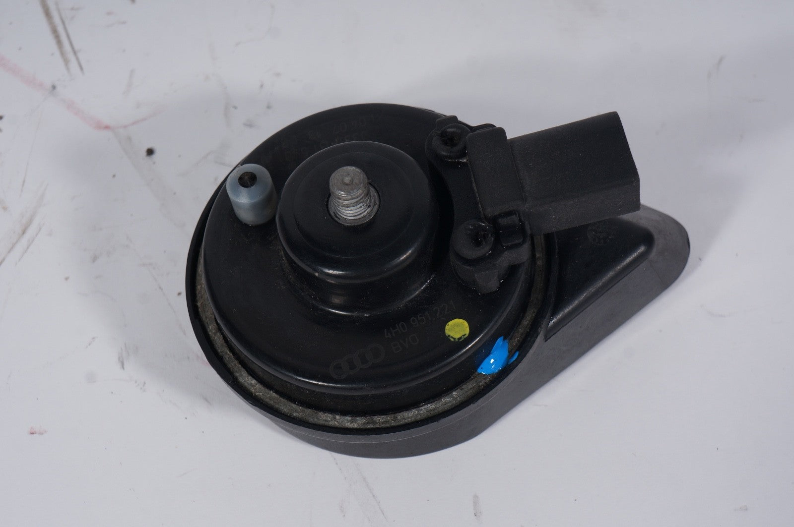 2012-2017 Audi A6 A7 S6 S7 Front Right Low Pitch Tone Horn Signal 4H0951221 OEM