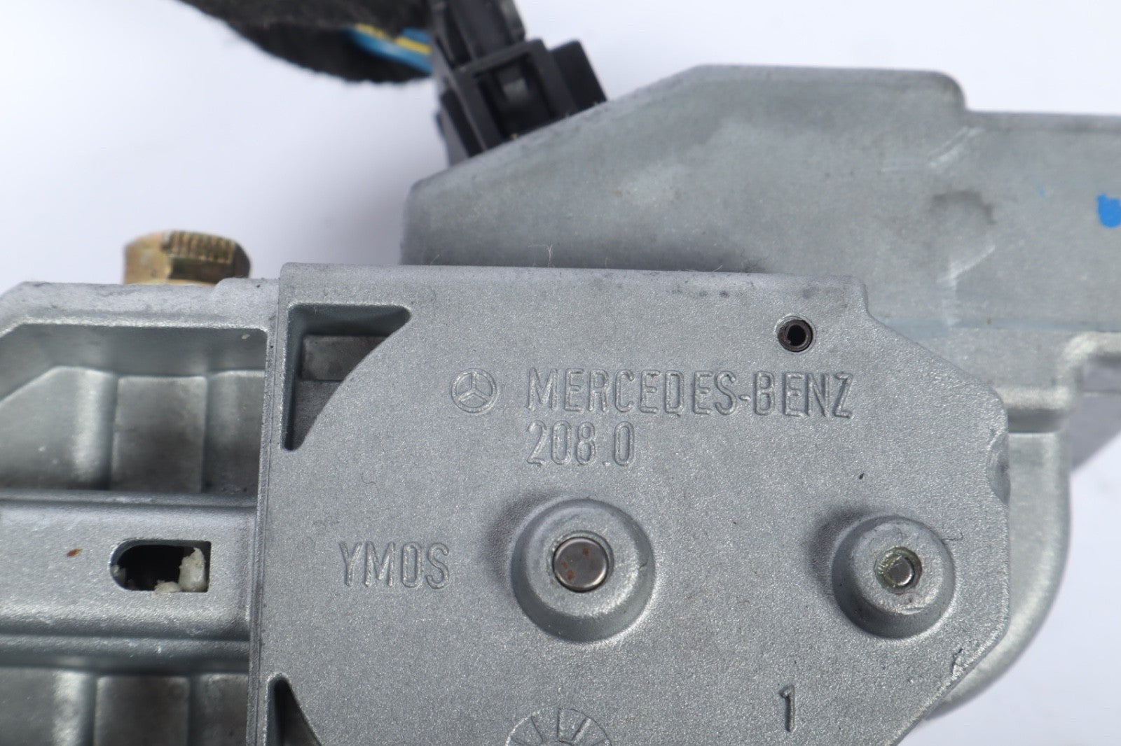 2001-2002 MERCEDES BENZ CLK230 IGNITION STEERING LOCK A2084620330 OEM