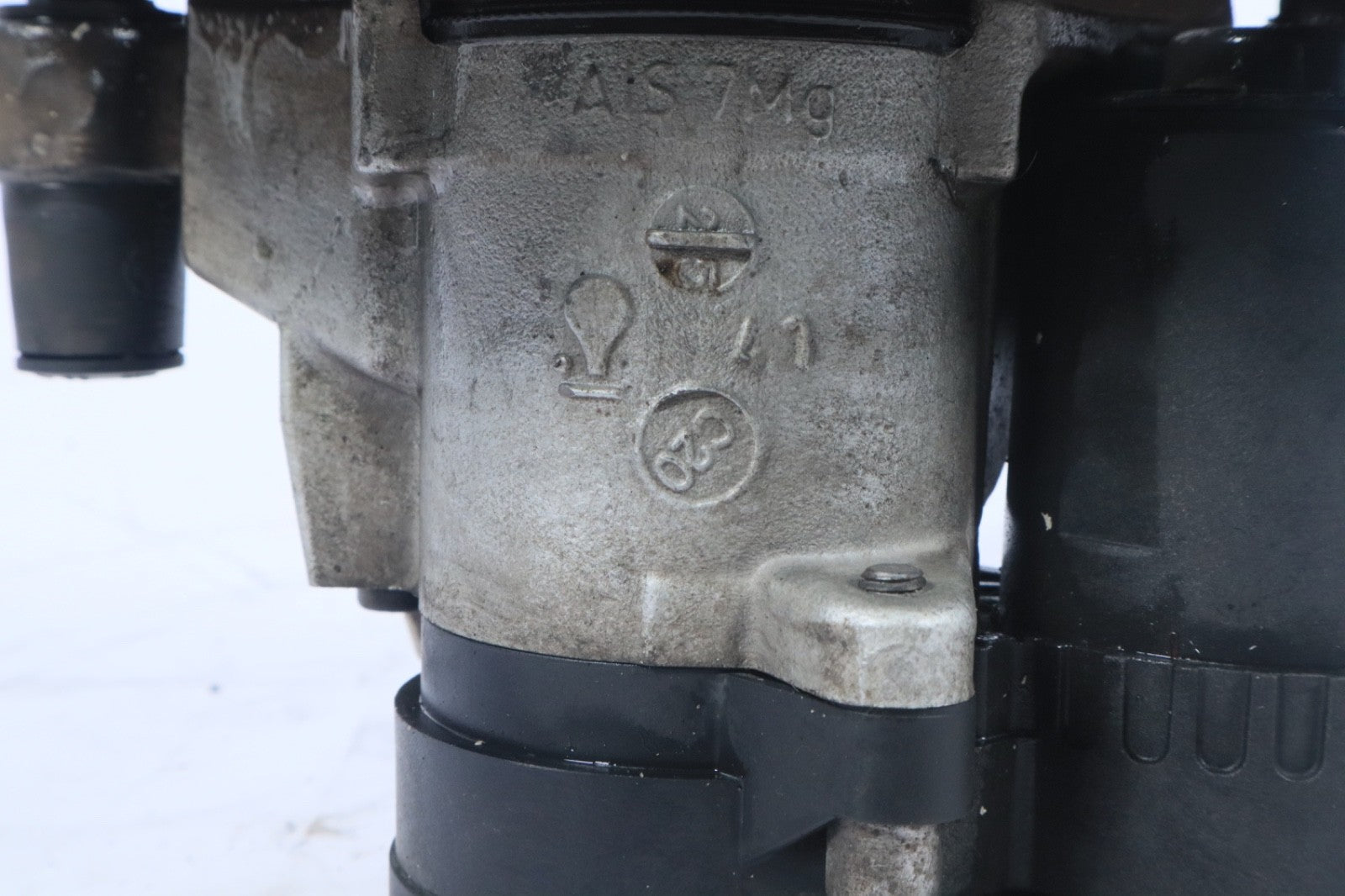 2018-2025 ALFA ROMEO STELVIO REAR RIGHT SIDE BRAKE CALIPER OEM 00505632550