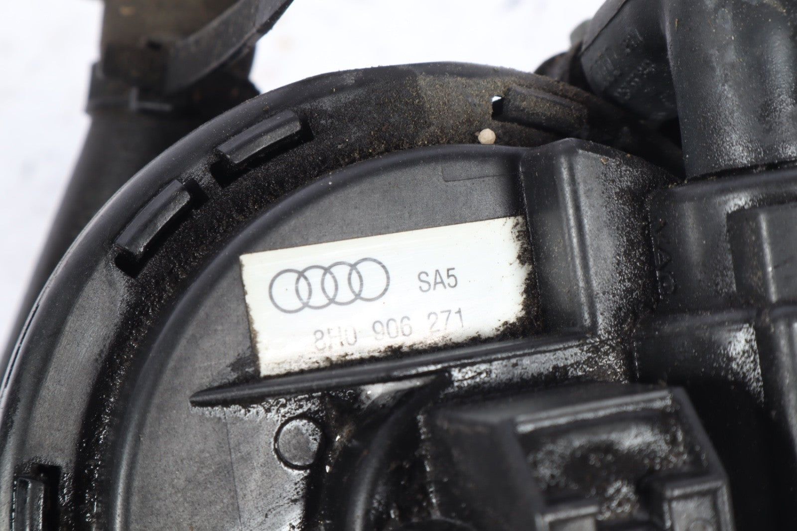 2004-2005 AUDI S4 CONVERTIBLE LEAK R1-460 DETECTION PUMP SMOG PUMP 8H0906271 OEM