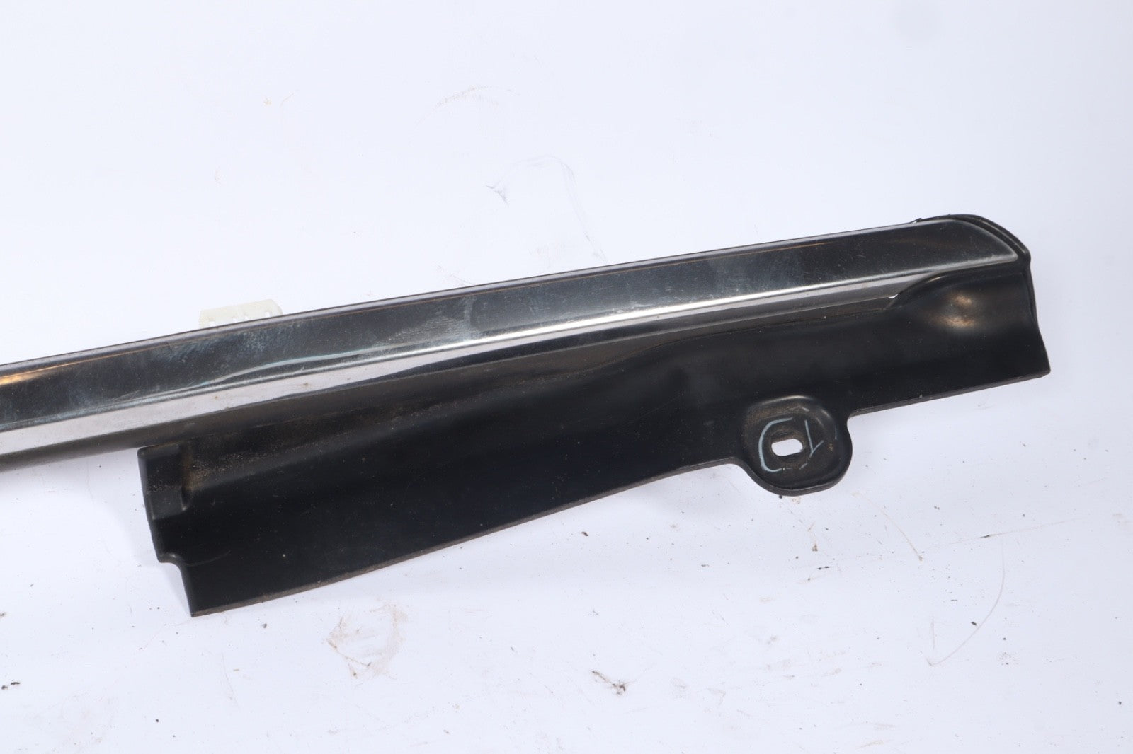 2014 DODGE GRAND CARAVAN RIGHT QUARTER WINDOW MOLDING OEM