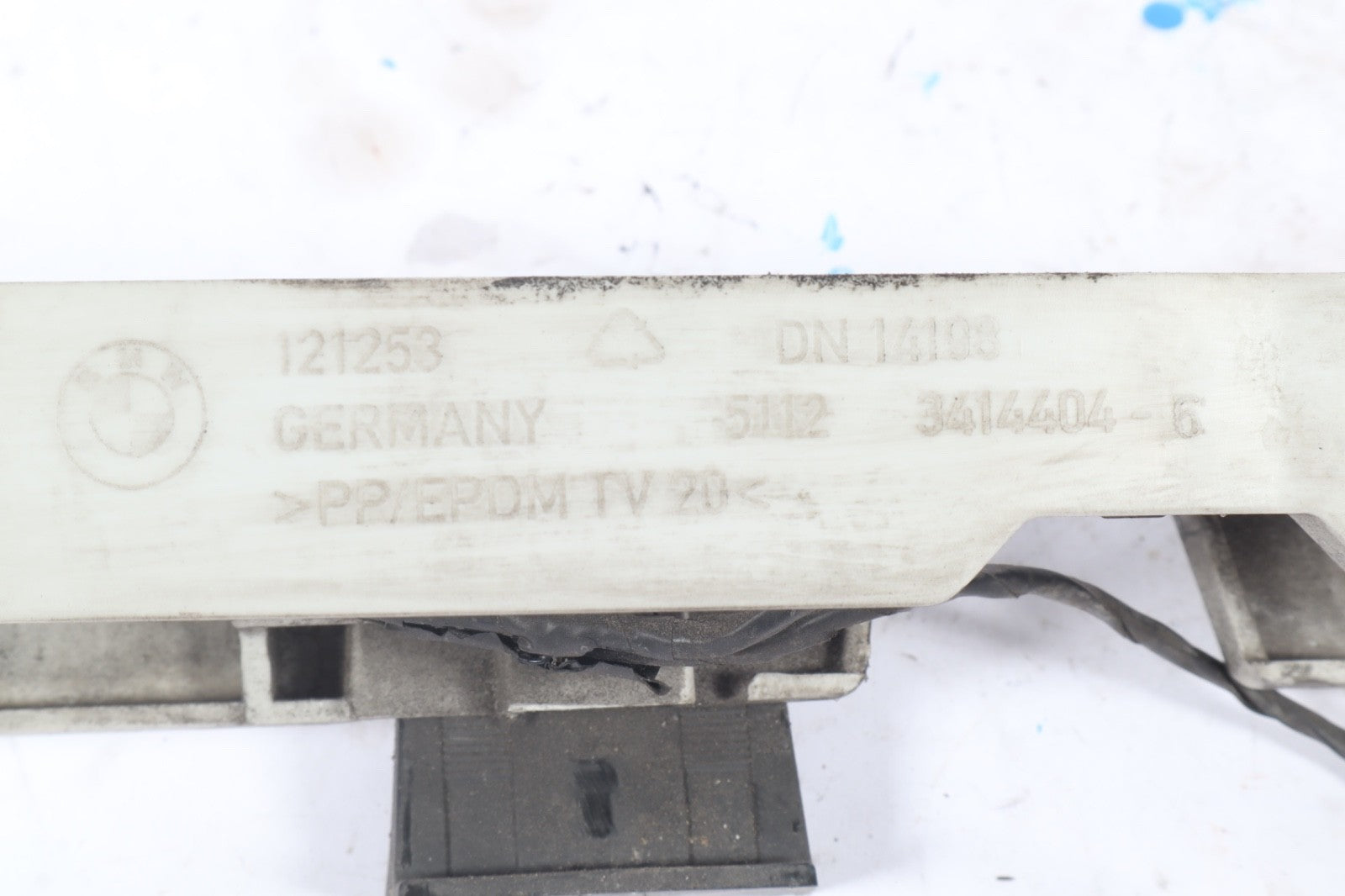 2004 - 2010 BMW X3 E83  REAR CENTER BUMPER MOUT BRACKET 3414404 OEM