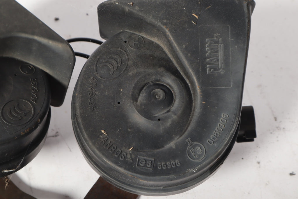 05-15 NISSAN ARMADA LOW & HIGH NOTE PITCH TONE ALARM HORN SIGNAL OEM