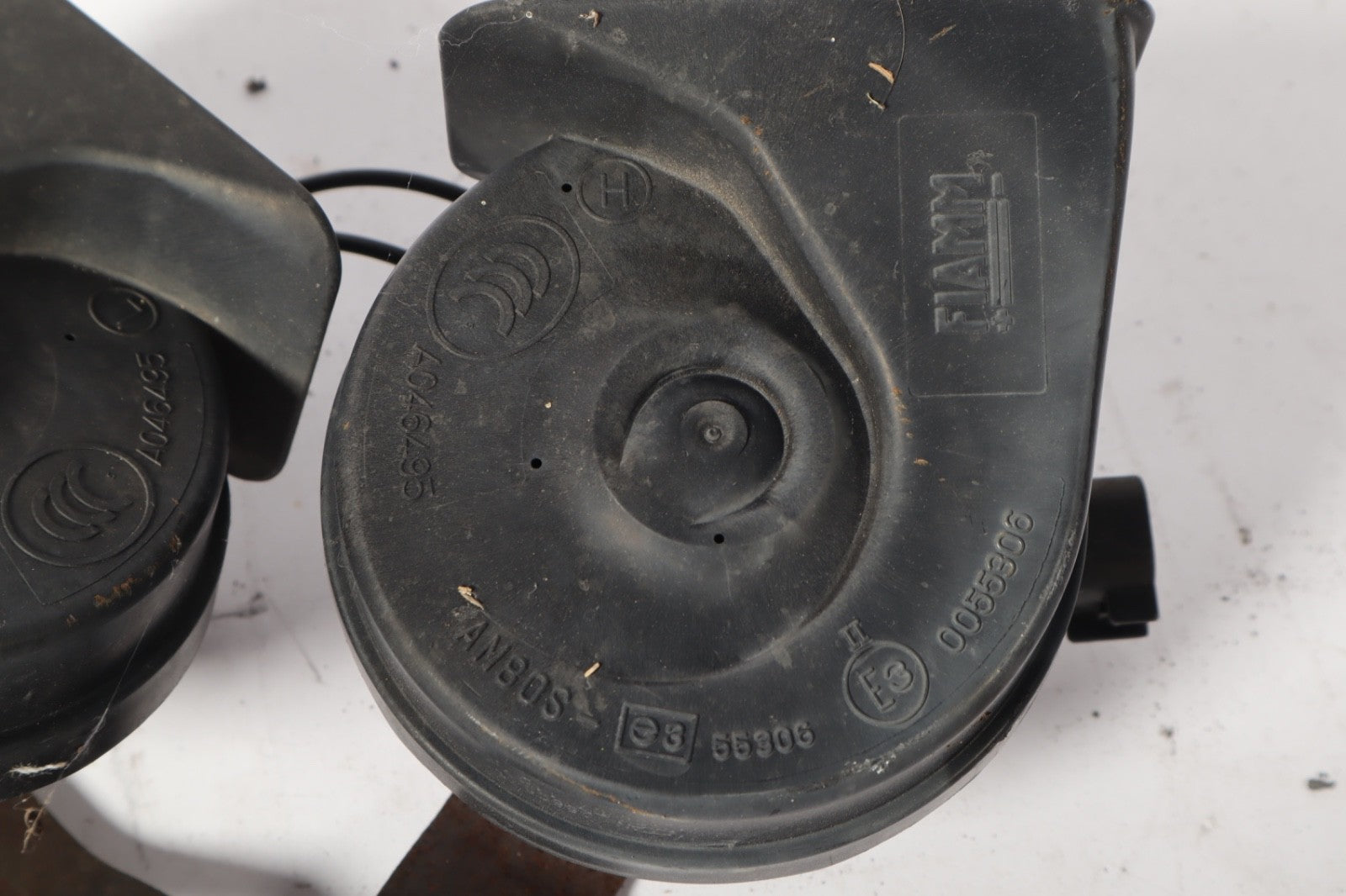 05-15 NISSAN ARMADA LOW & HIGH NOTE PITCH TONE ALARM HORN SIGNAL OEM