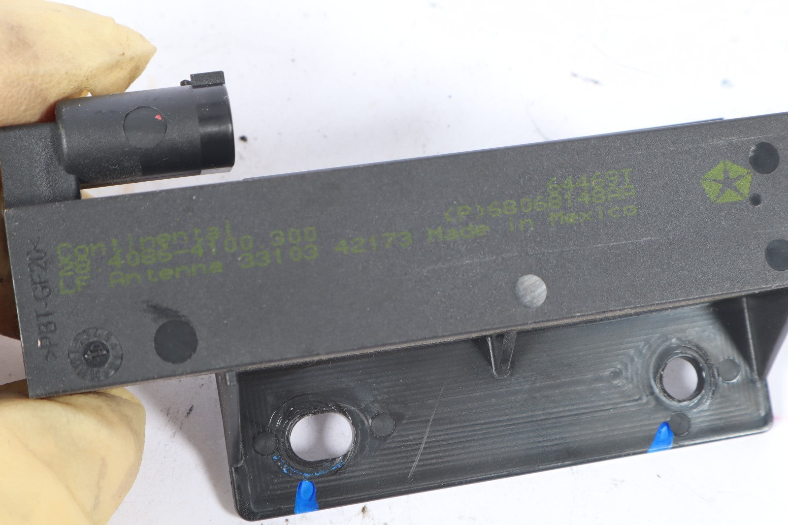 2011-2020 DODGE JOURNEY REAR RIGHT KEYLESS ENTRY ANTENNA 68068148AA OEM