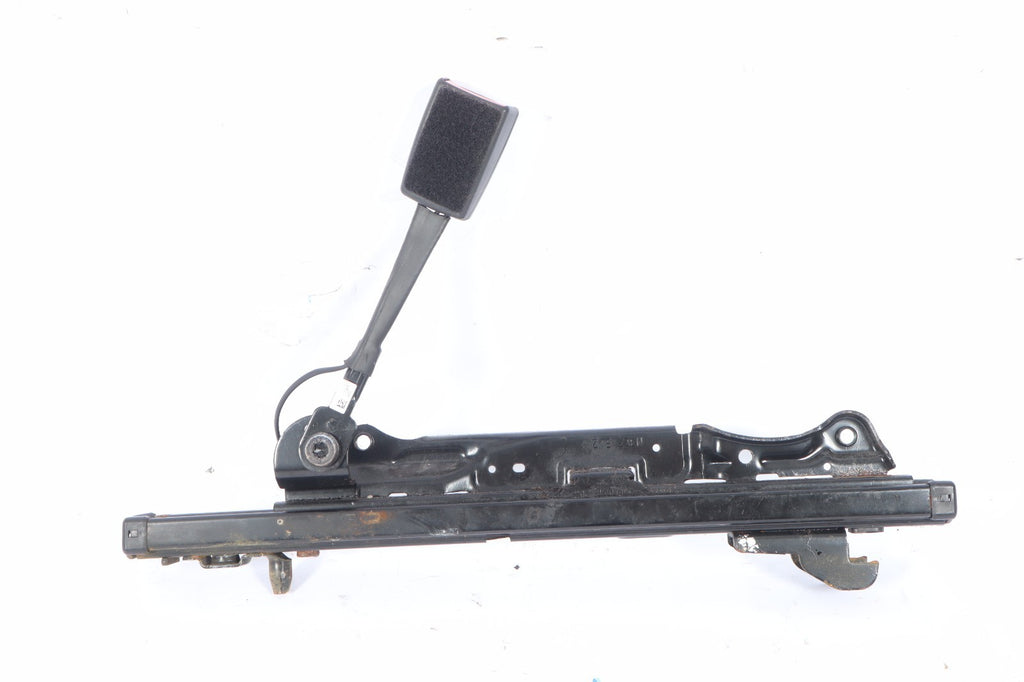 2016-2019 BUICK CASCADA GENUINE LEFT HAND FRONT SEAT BELT BUCKLE OEM 13368956