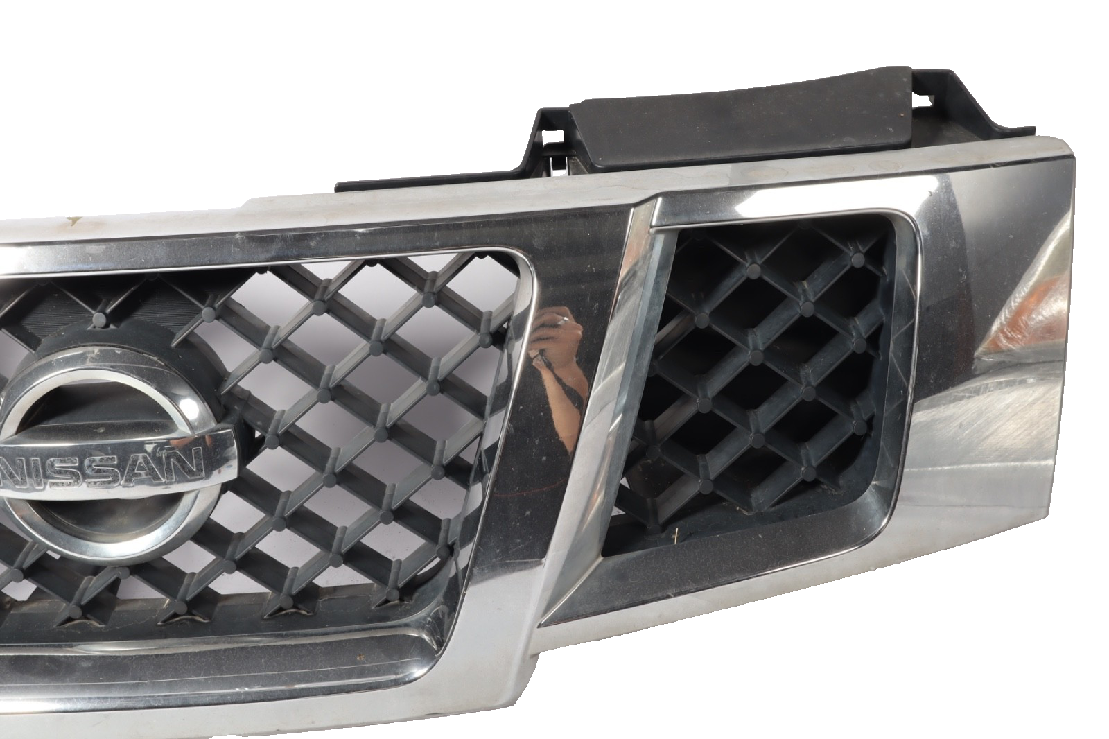 04-07 Nissan Armada Front Bumper Radiator Grille OEM W/Emblem Badge OEM