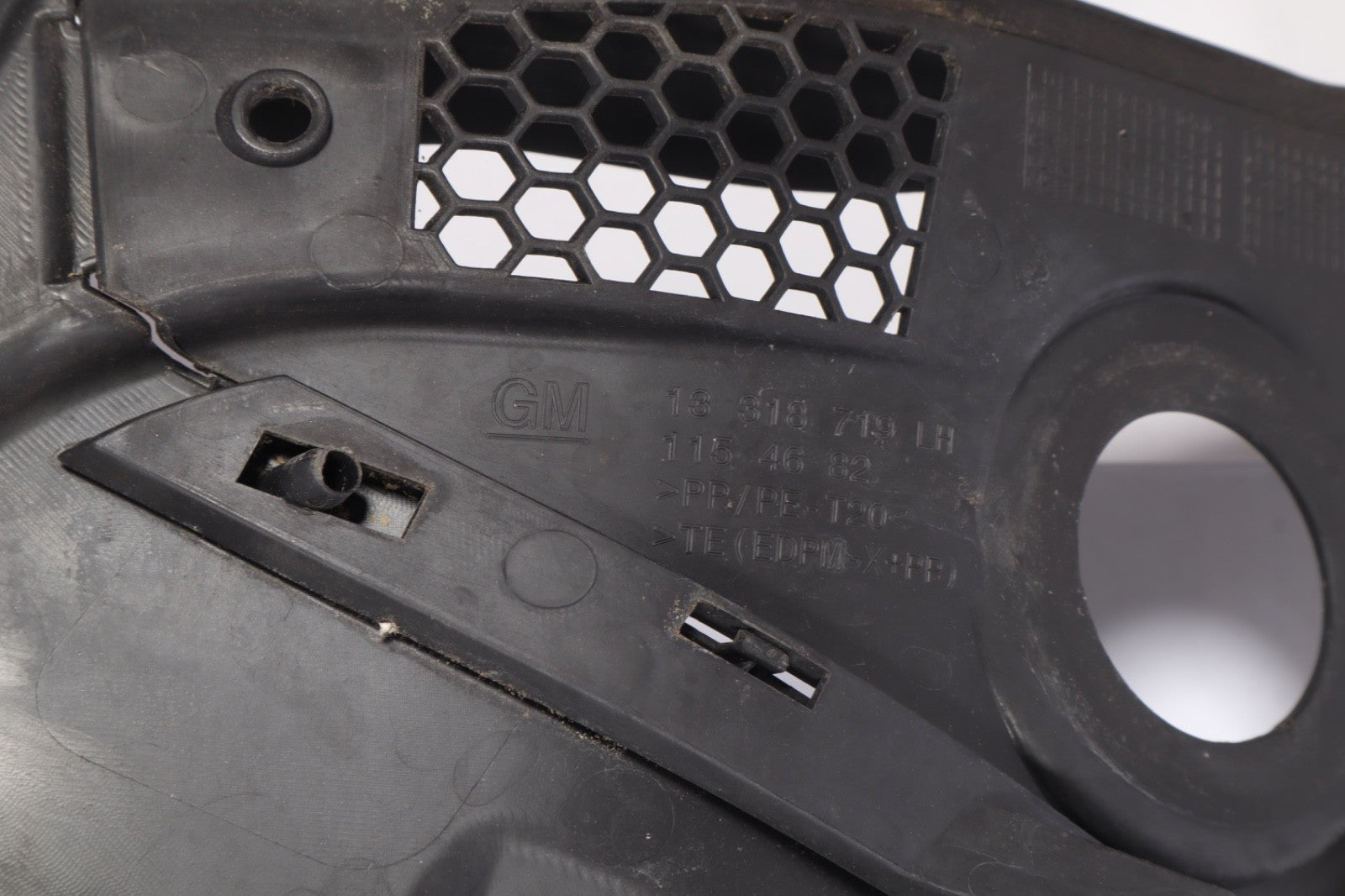 2016-2019 Buick Cascada OEM Cowl Vent Panel 13318718