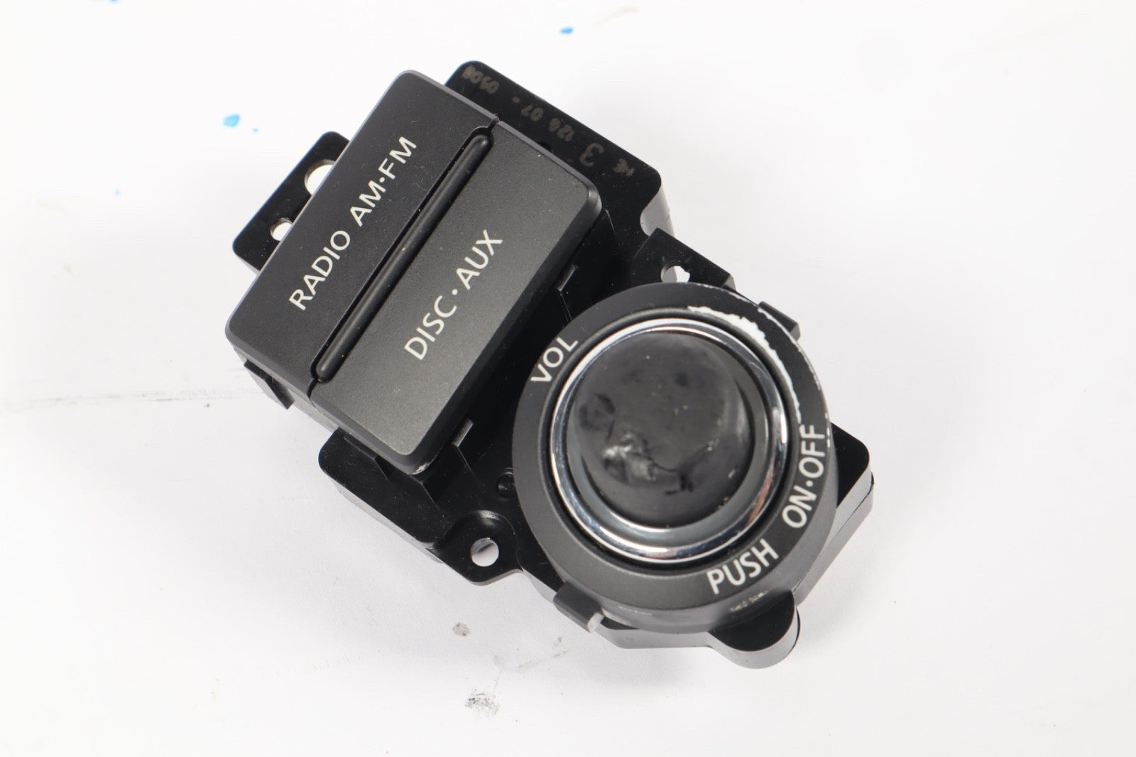 07-11 Armada 07-11 Pathfinder Radio AM FM Disc AUX Volume Switch 28395-ZQ01B OEM