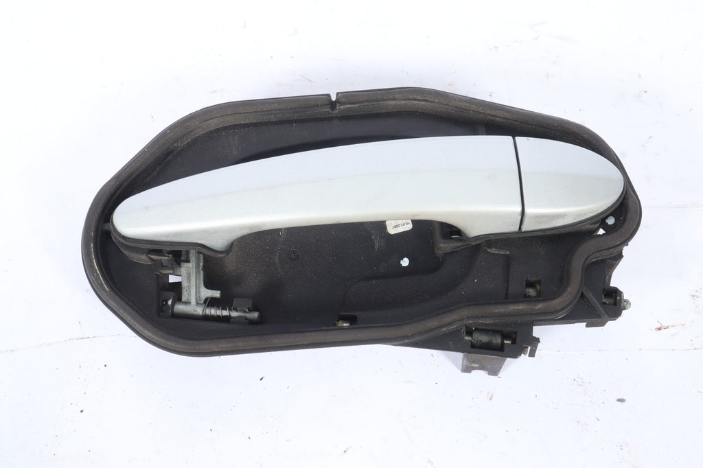 2004-2010 BMW X3 FRONT RIGHT SIDE EXTERIOR DOOR HANDLE BEZEL OEM 7034544