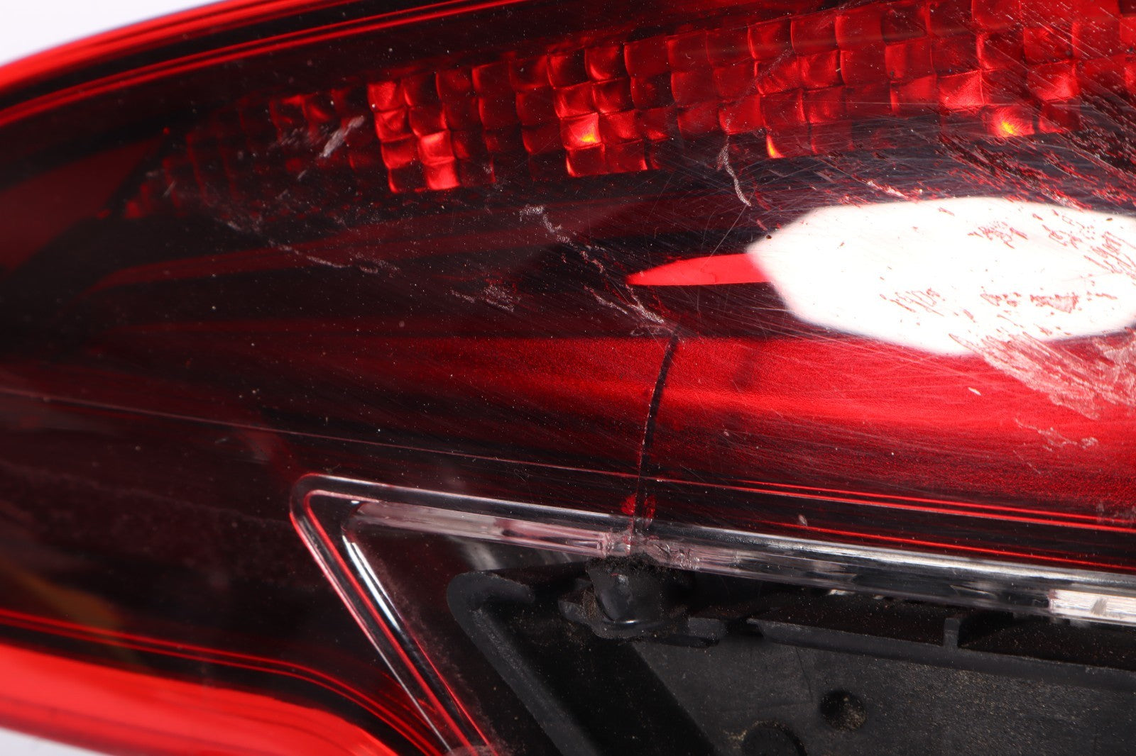2016-2019 BUICK CASCADA RIGHT PASSENGER SIDE OUTER TAIL LIGHT LAMP OEM