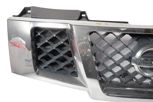 04-07 Nissan Armada Front Bumper Radiator Grille OEM W/Emblem Badge OEM