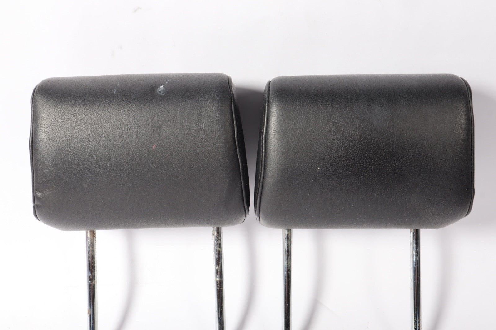 2004-2012 Nissan Titan Armada Front Driver Passenger Headrest Set Black OEM