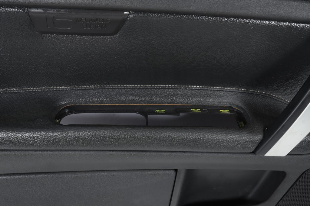 2006 - 2013 VOLVO C70 LEFT FRONT DOOR TRIM PANEL OEM 8676933