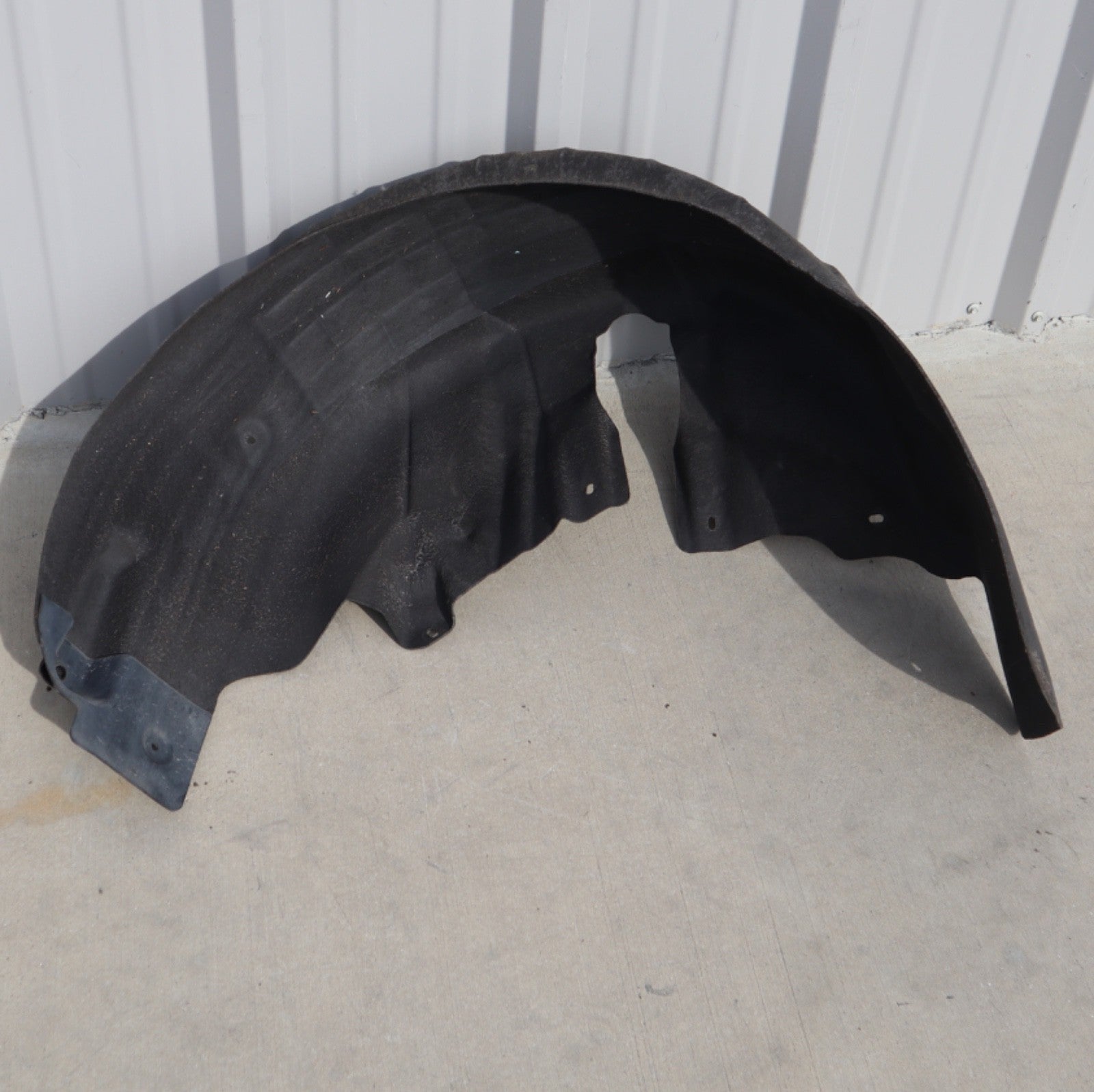2015-2019 BUICK CASCADA REAR LEFT WHEELHOUSE LINER 13369104 OEM